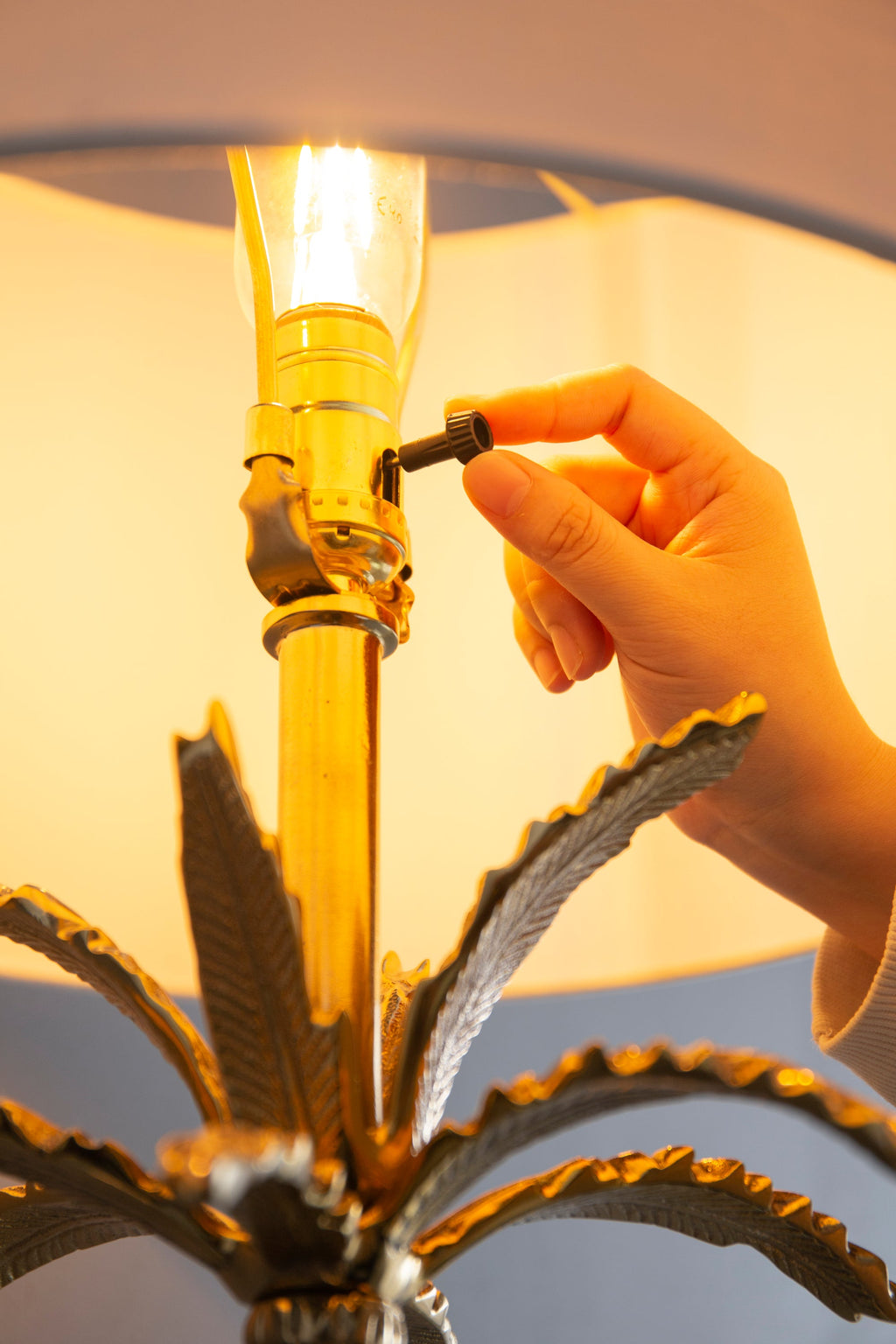 D16x31' Leaf Lamp with Marble Base Gold