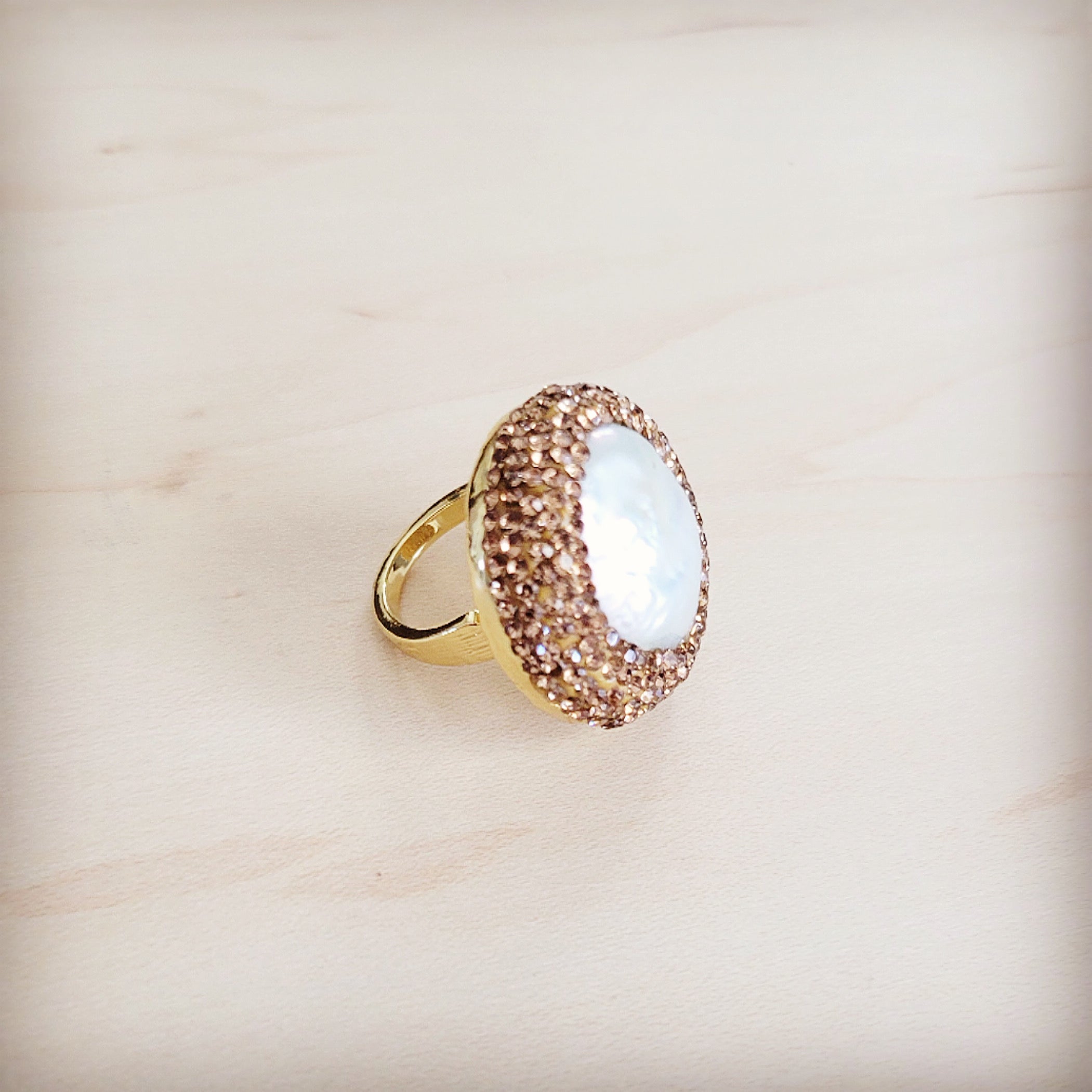 **Gilded Aurora Pearl Ring 012kk