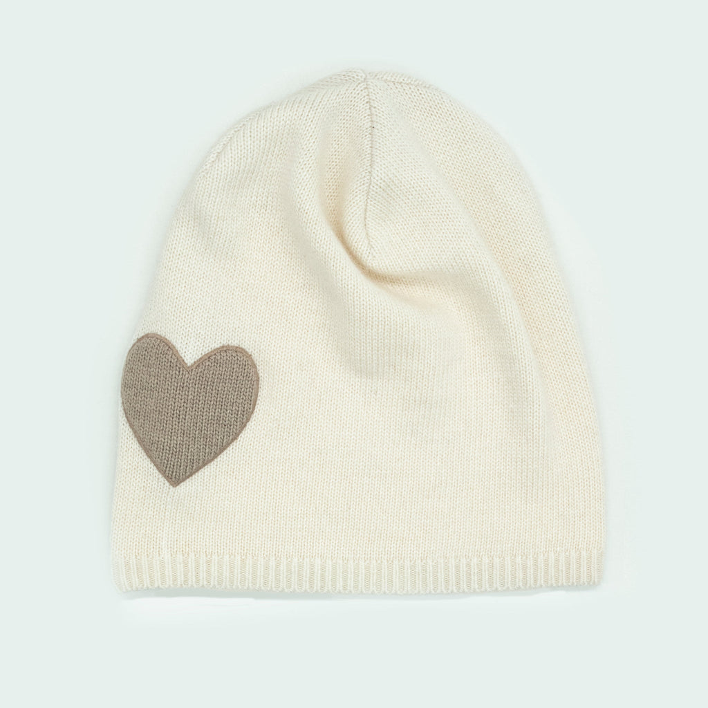 SLOUCHY HAT WITH HEART PATCH