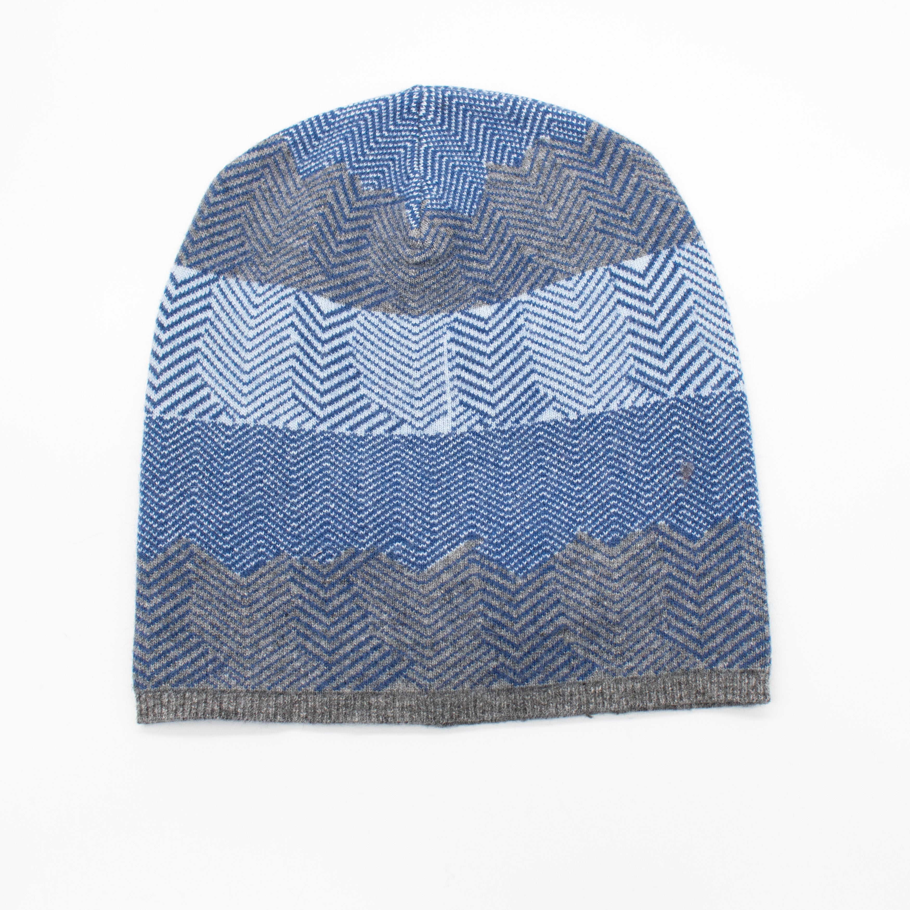SLOUCHY HAT IN GEOMETRIC DESIGN