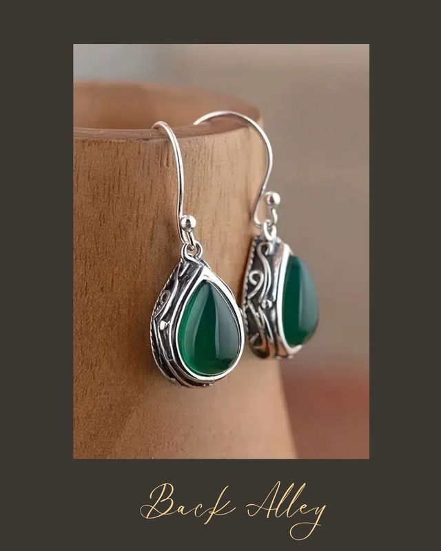 Elegant-Green-Teardrop-Teardrop-Earrings