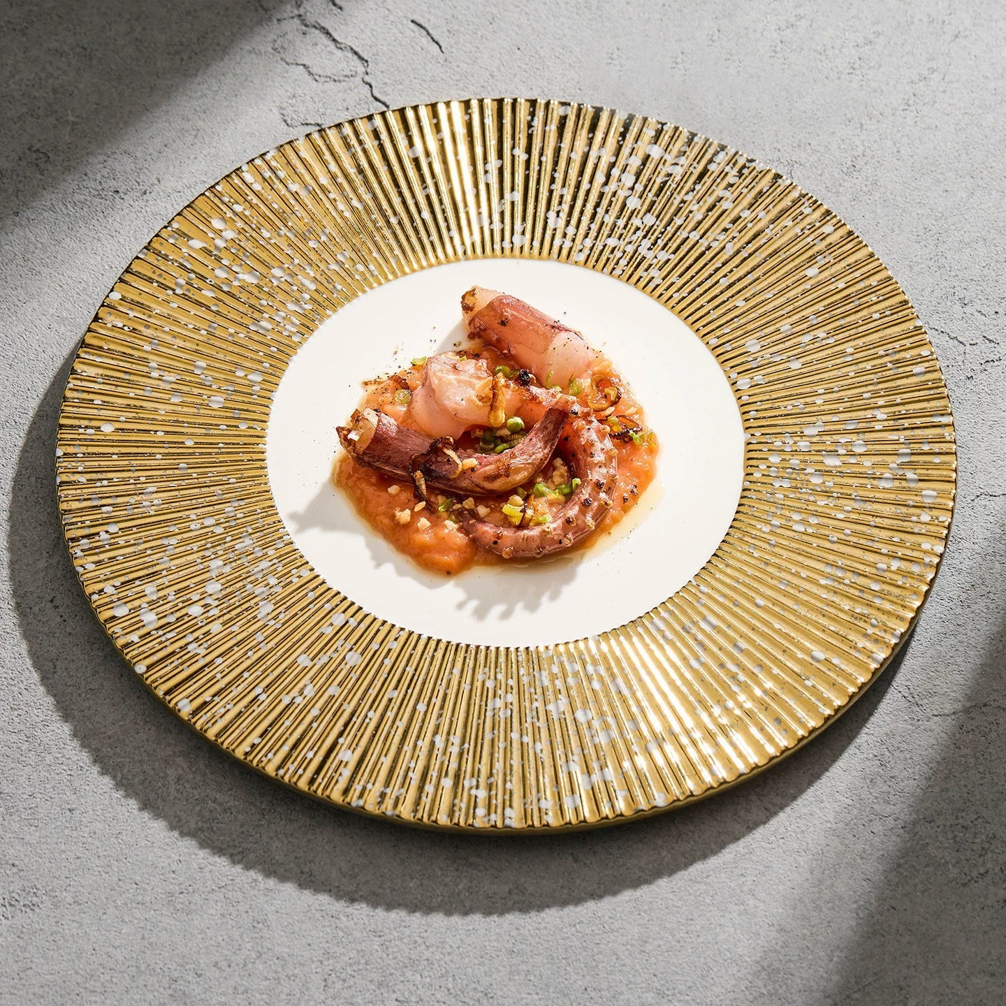 Golden Radial Gear Charger Plate – 12-Inch Artisanal Ceramic Presentation Plate