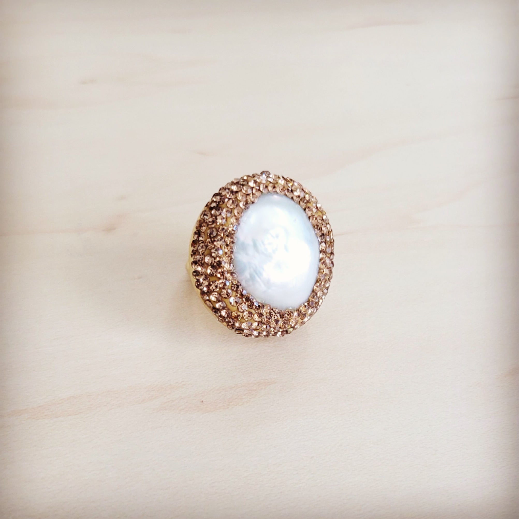 **Gilded Aurora Pearl Ring 012kk