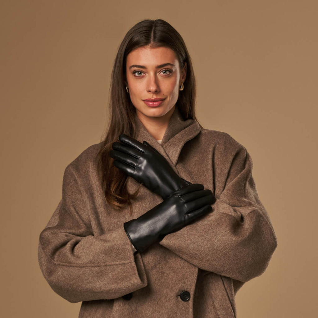 Daisy (black) – Vegan leather gloves with fleece lining & touchscreen feature