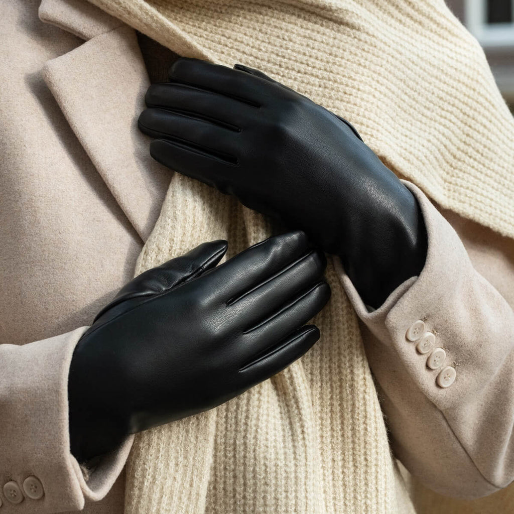 Daisy (black) – Vegan leather gloves with fleece lining & touchscreen feature