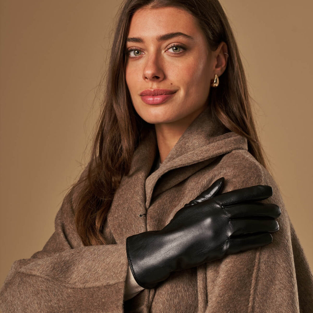 Daisy (black) – Vegan leather gloves with fleece lining & touchscreen feature