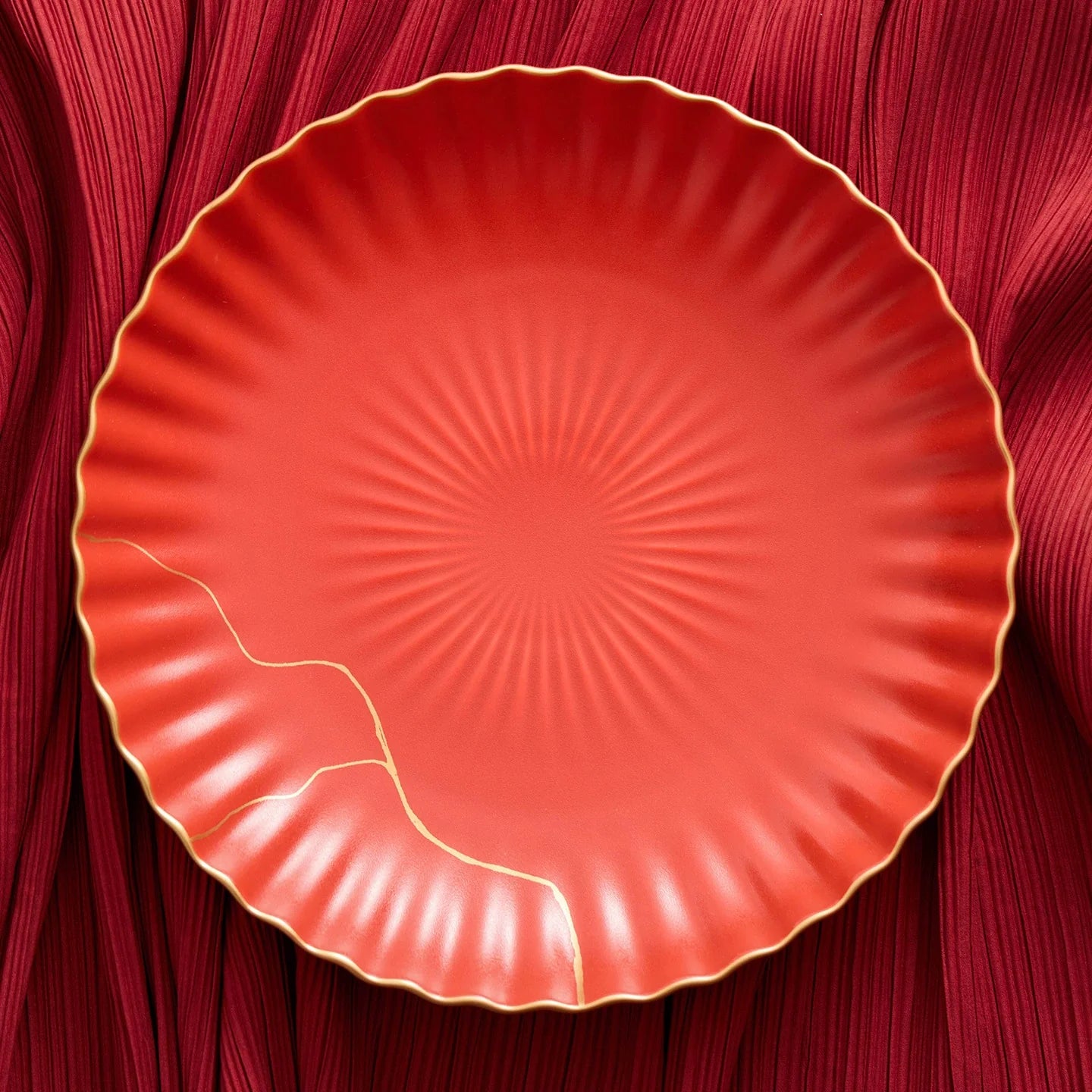 Luxury Red Ceramic Salad Bowl – Elegant Wave Edge with Golden Detailing