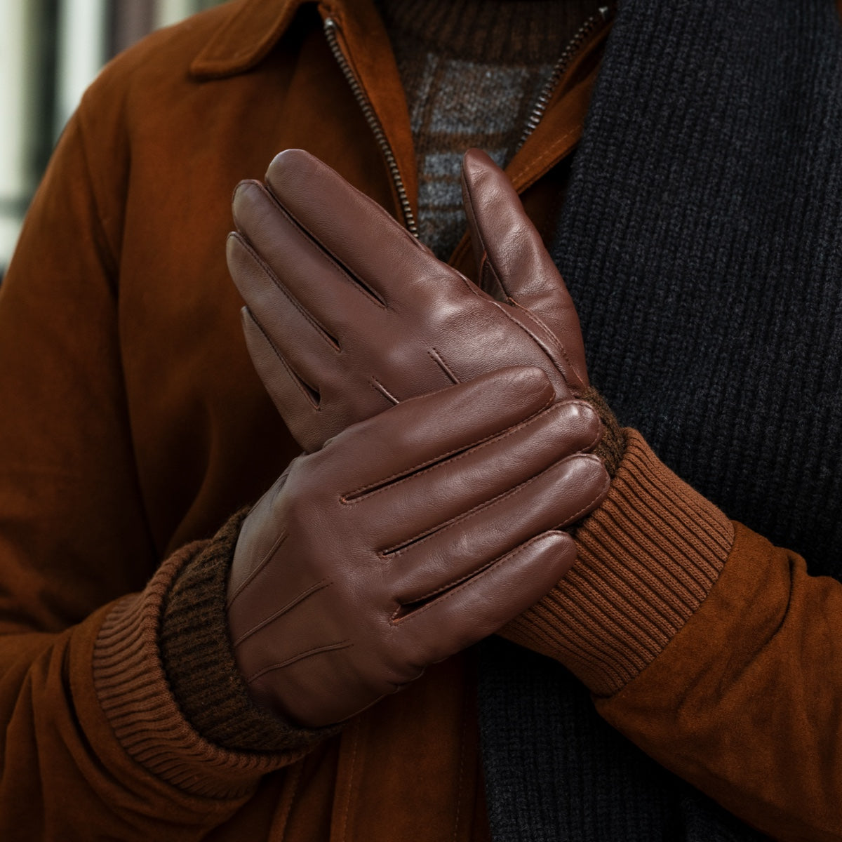 Elijah (brown) – Timeless sheepskin leather gloves with luxurious cashmere lining & touchscreen capability