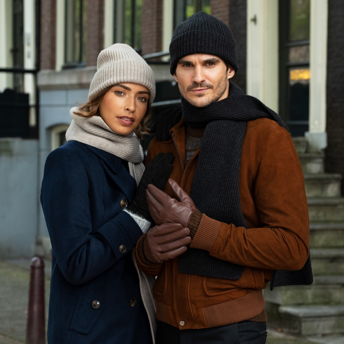Elijah (brown) – Timeless sheepskin leather gloves with luxurious cashmere lining & touchscreen capability
