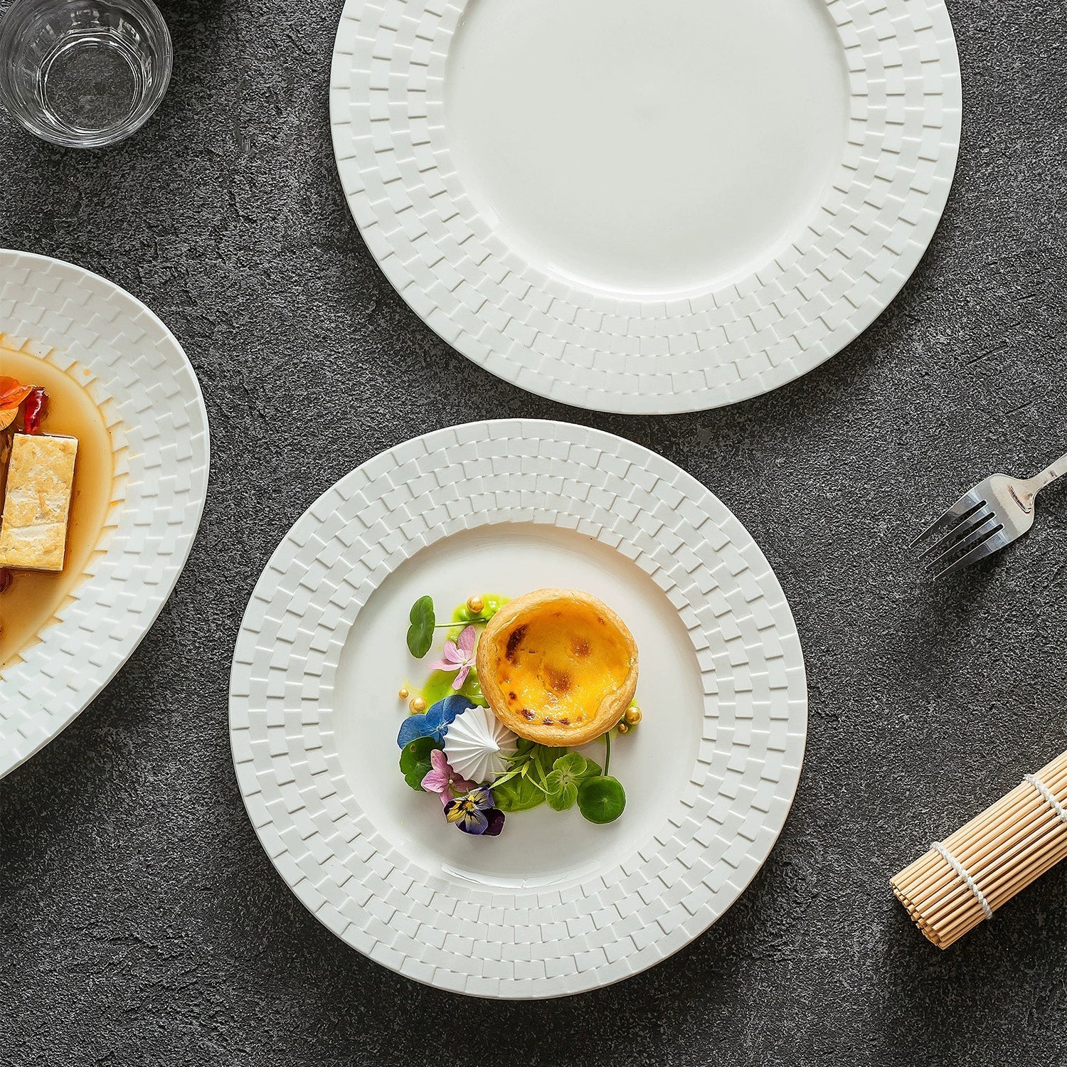 Embossed Weave-Texture Flat Plate — Modern Fine Dining Presentation