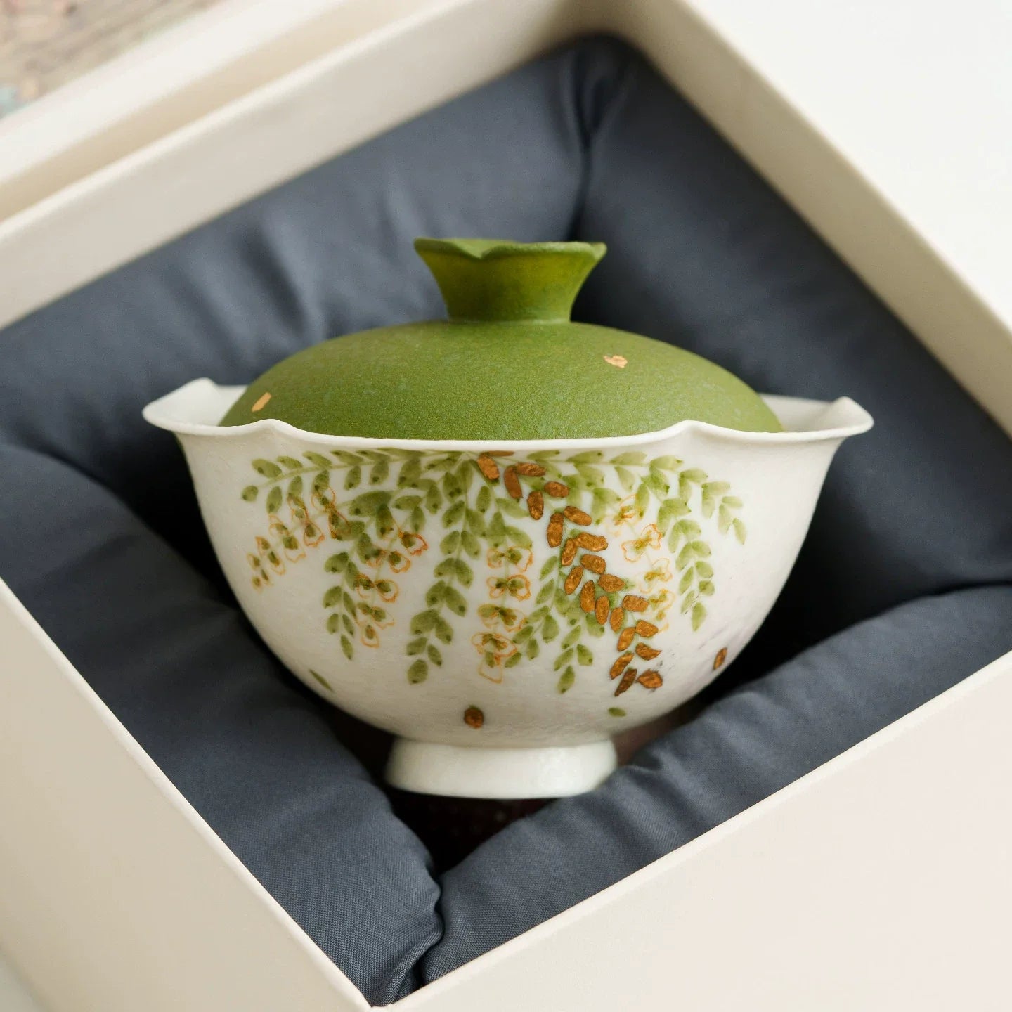 Handmade Ceramic Gaiwan with Green Leaf Design – 95ml Traditional Chinese Tea Cup with Lid
