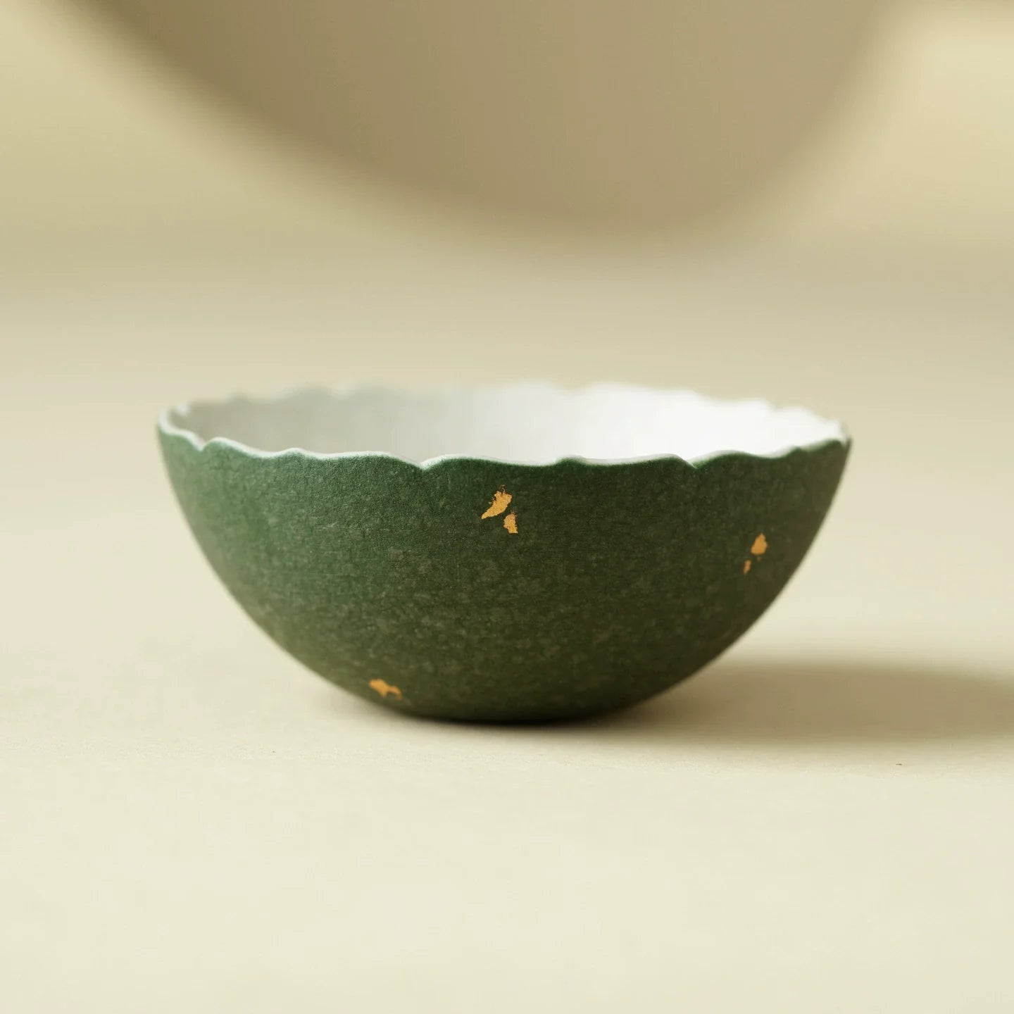 Handmade Green Ceramic Teacup with Scalloped Rim – 85ml Traditional Chinese Tea Cup