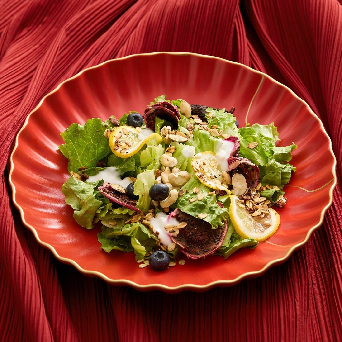 Luxury Red Ceramic Salad Bowl – Elegant Wave Edge with Golden Detailing
