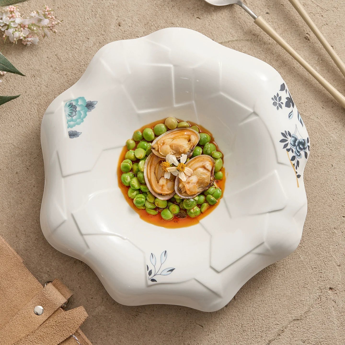 GOSEUNG Bloomflow Porcelain Bowl — Cracked Texture Floral Rim Collection