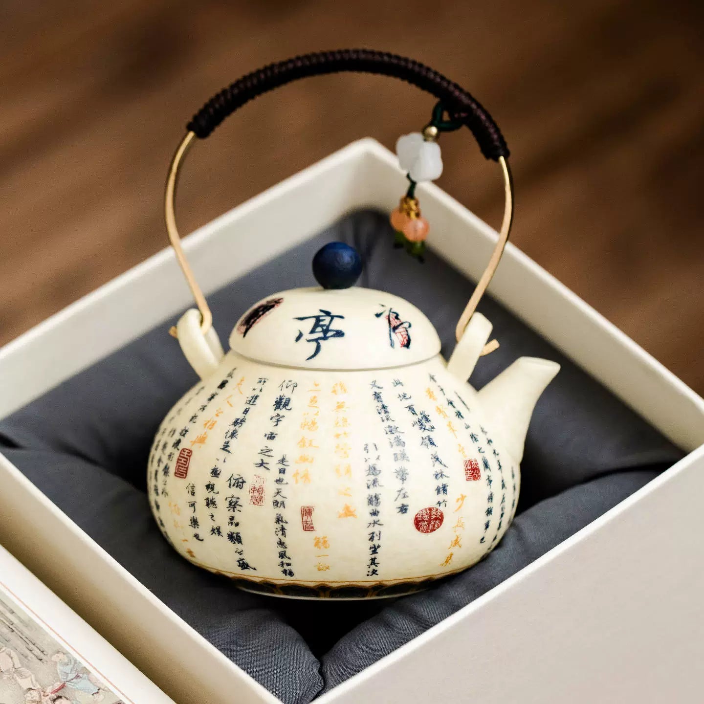 Yanmian White Porcelain Calligraphy Teapot with Handle – Lantingxu Series