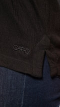 Crinkle Cotton Relaxed V-Neck (Black)