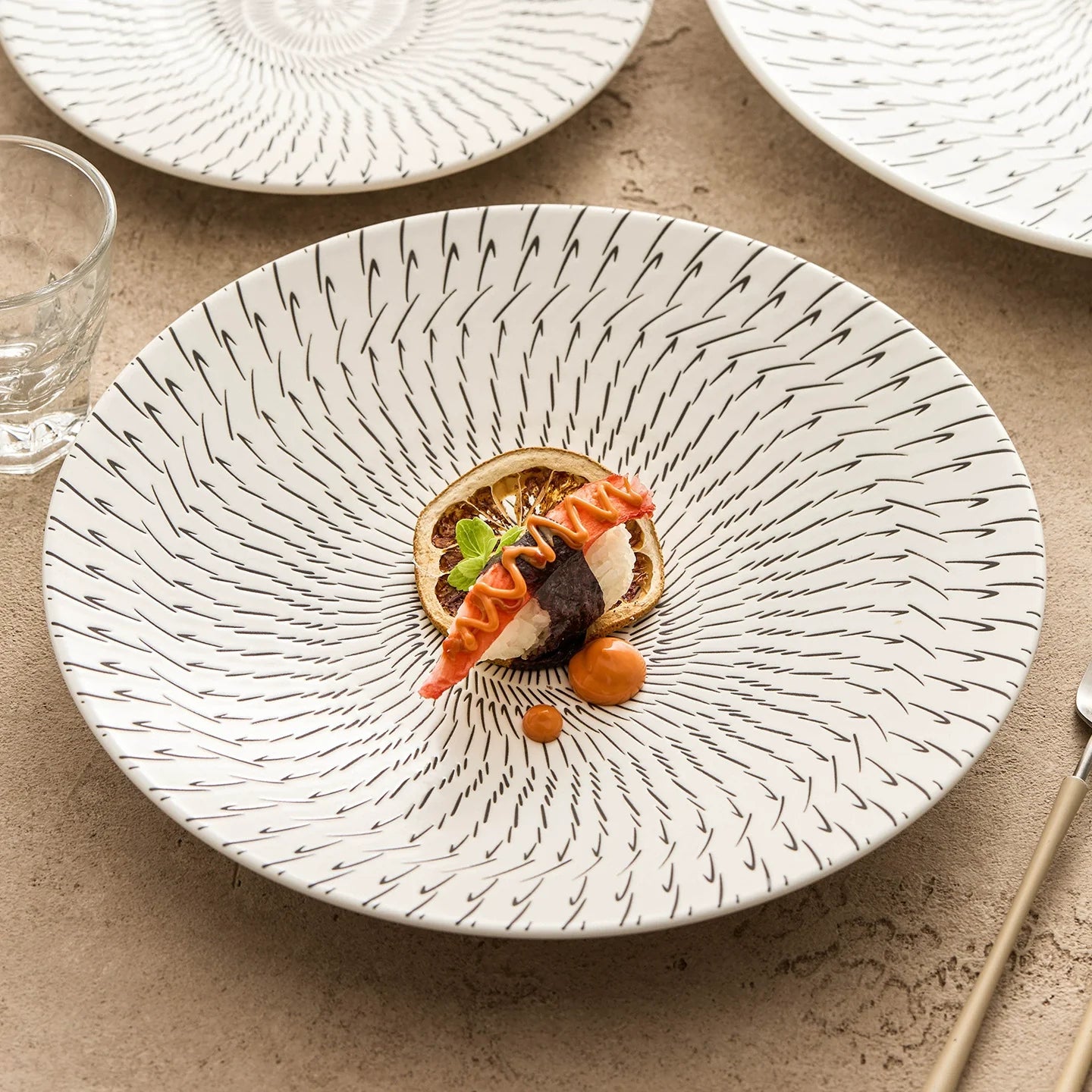 Radiant Pattern Ceramic Dinner Plate – Black & White Minimal Art Tableware