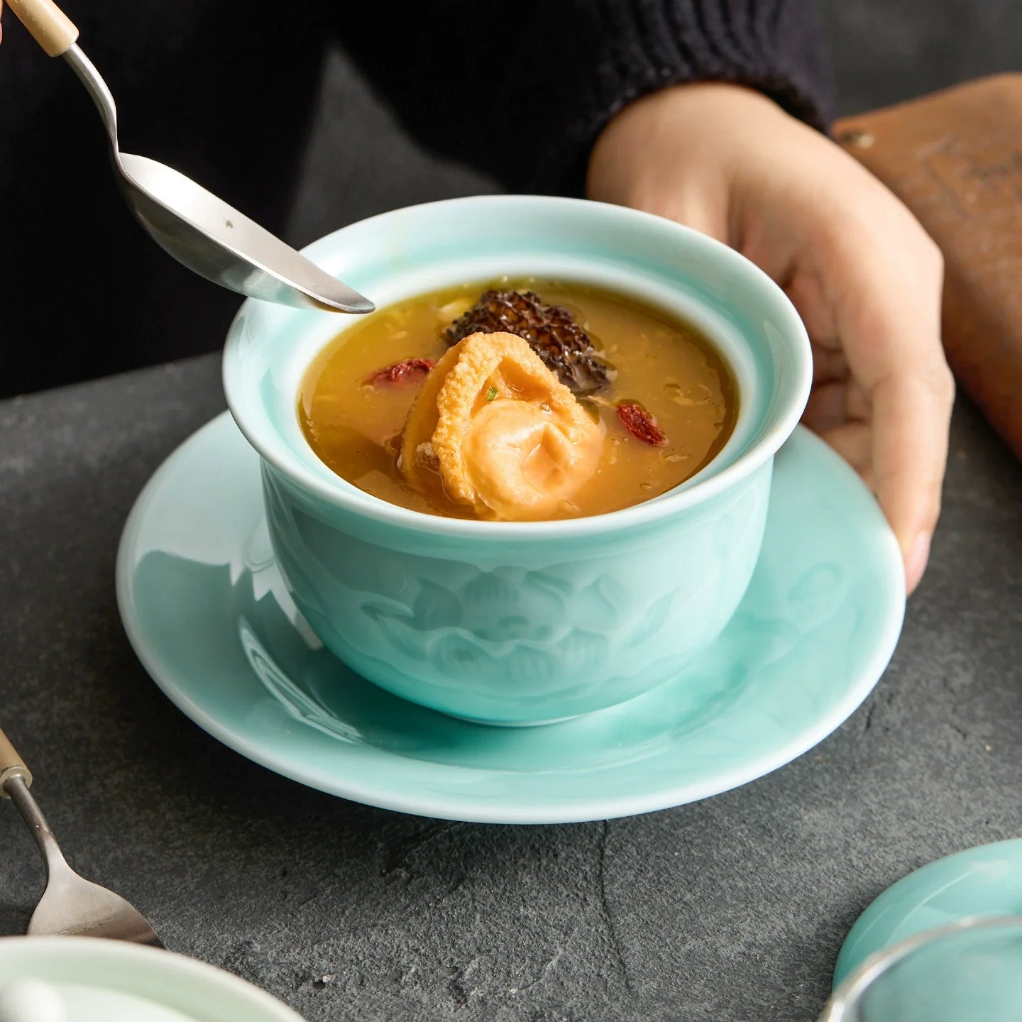 Luxury Porcelain Stewing Cup with Lid & Saucer – Single-Serve Wellness Soup Pot