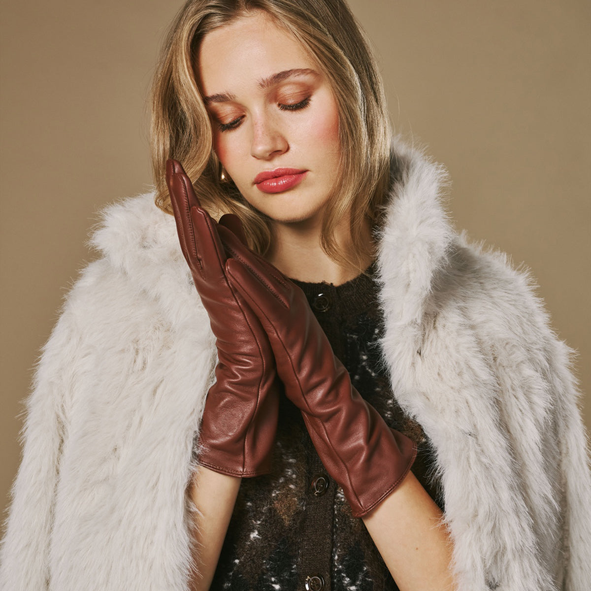 Skylar (brown) – Extra-long sheepskin leather gloves with wool/cashmere lining & touchscreen capability