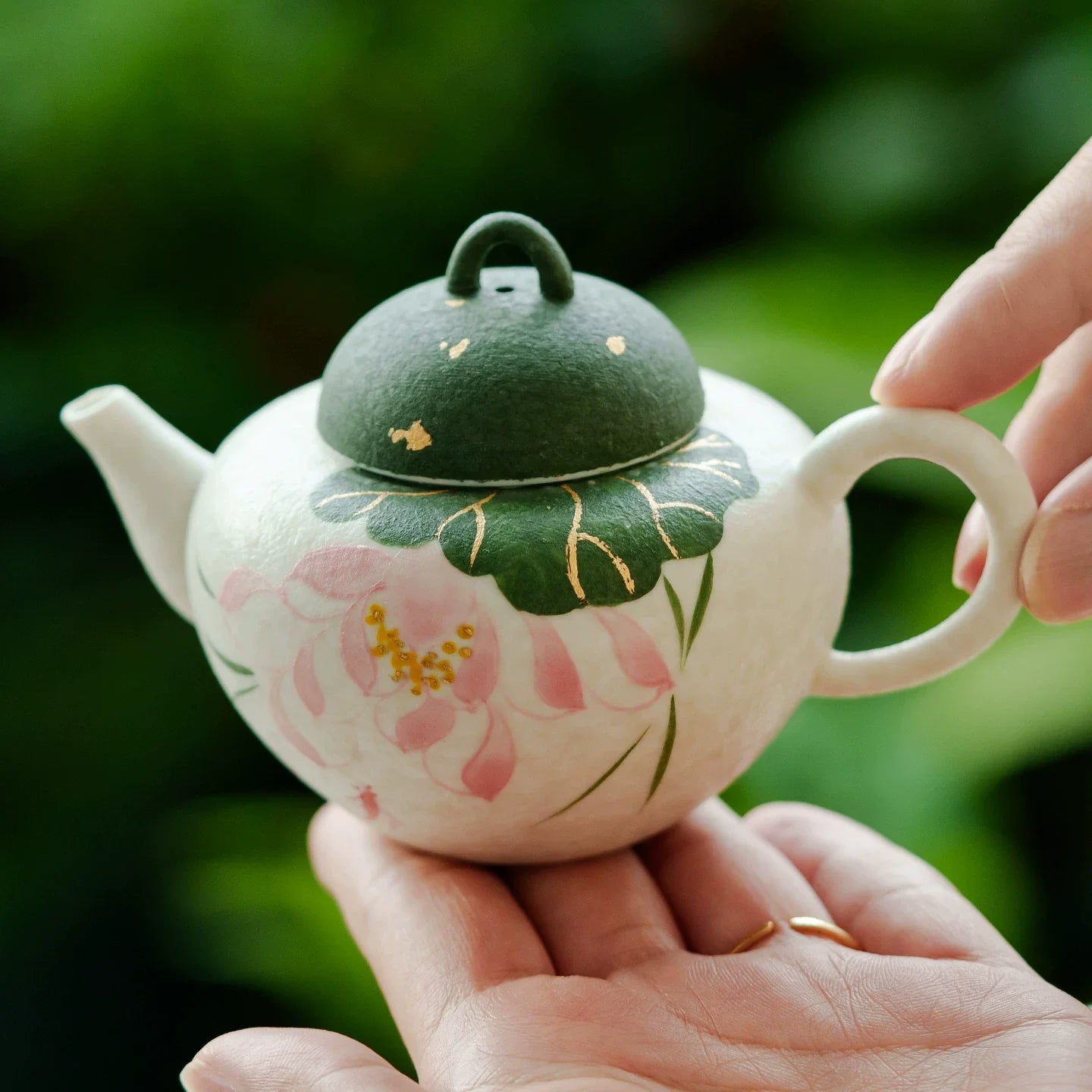 Handmade Ceramic Teapot with Lotus Design – 120ml Traditional Chinese Kung Fu Tea Pot