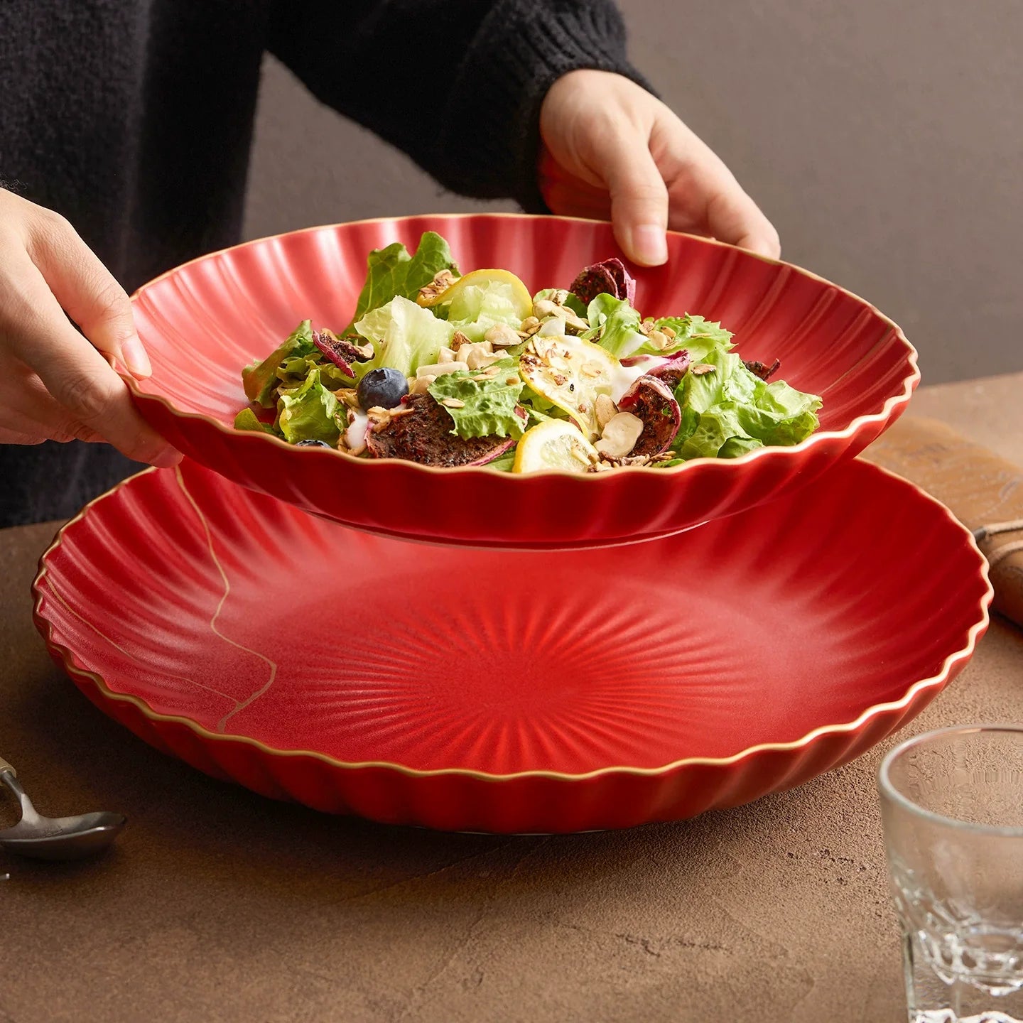Luxury Red Ceramic Salad Bowl – Elegant Wave Edge with Golden Detailing