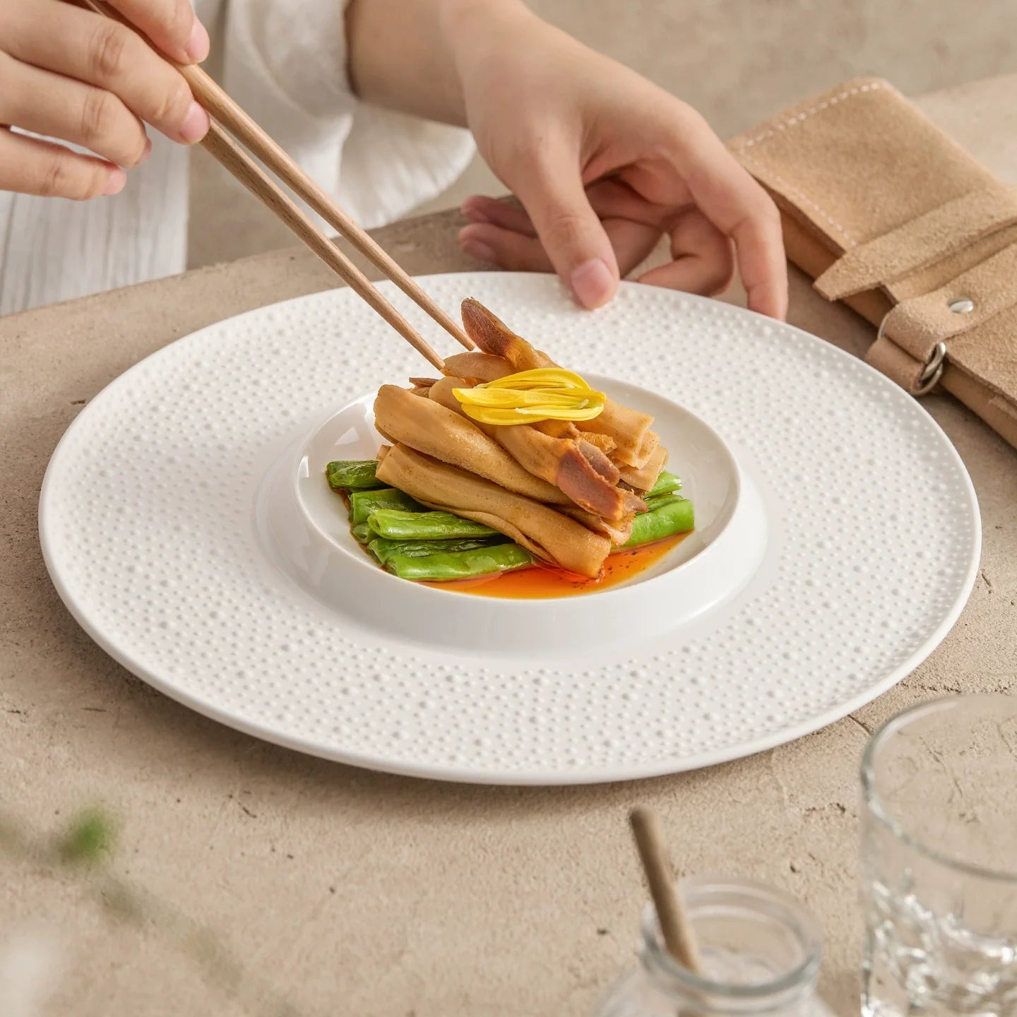 Textured Rim Porcelain Dinner Plate | Inner Coupe Fine Dining Plate