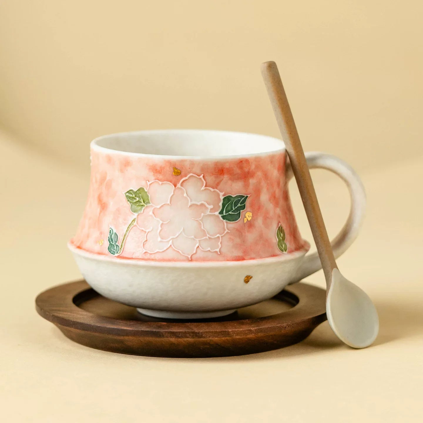 Round Dew Artisanal Ceramic Coffee Cup – Hand-Painted Peony Floral Design