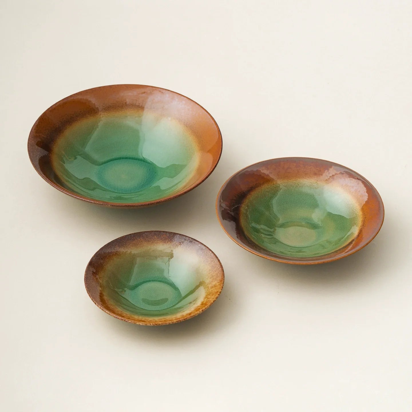 Jade & Amber Ice-Crackle Ceramic Bowl – Artisanal Flared Stoneware
