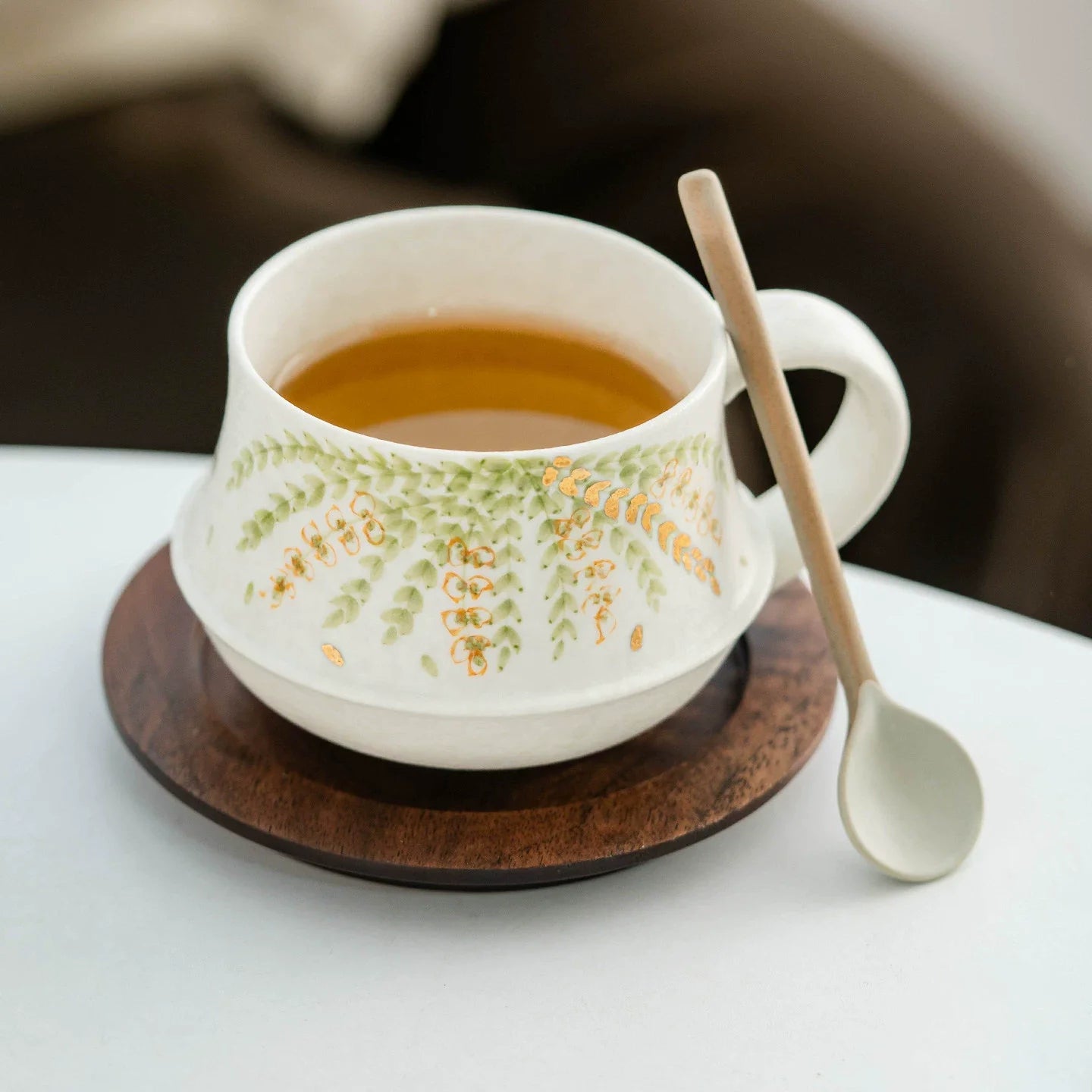 Round Dew Artisanal Ceramic Coffee Cup – Hand-Painted Wisteria Willow Design