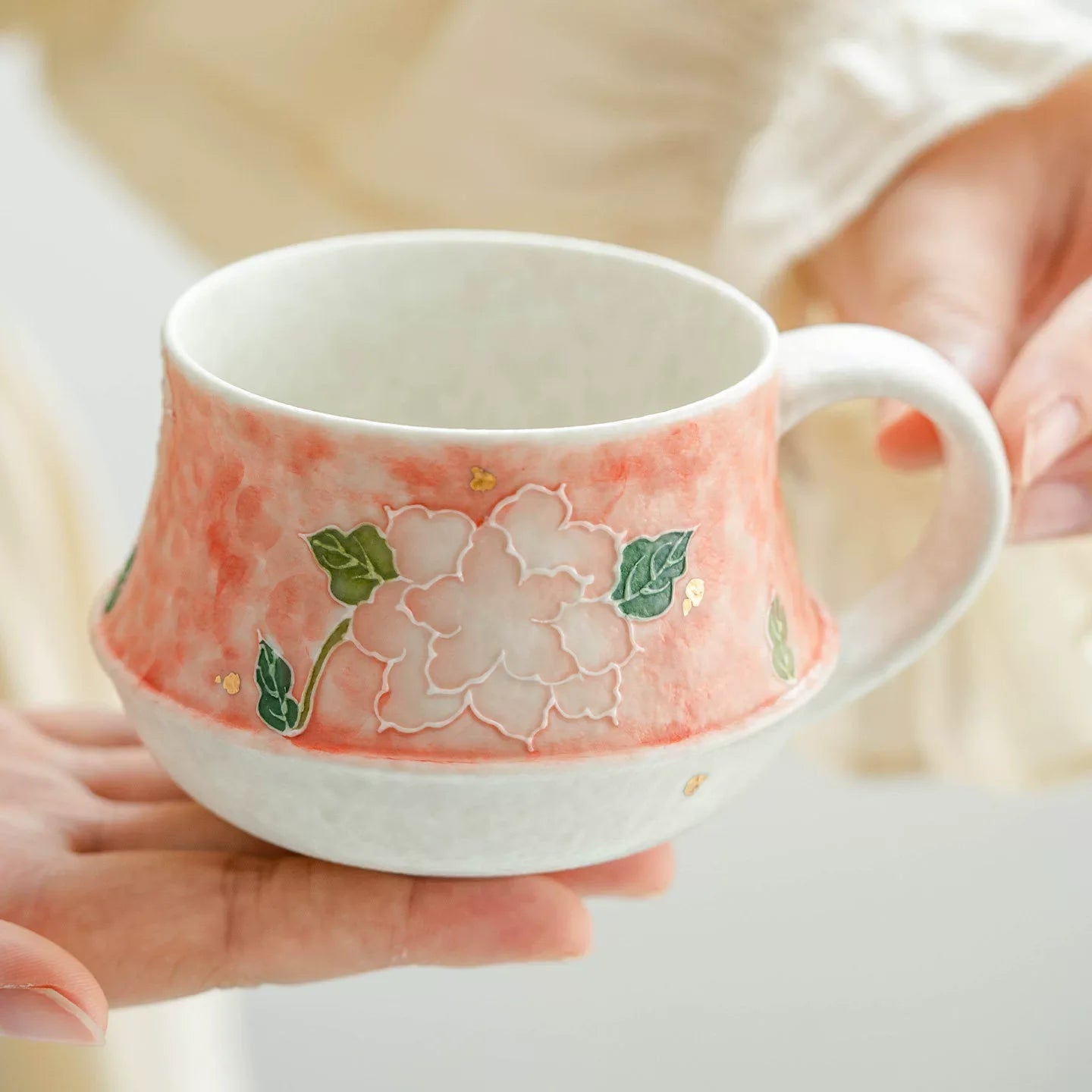 Round Dew Artisanal Ceramic Coffee Cup – Hand-Painted Peony Floral Design