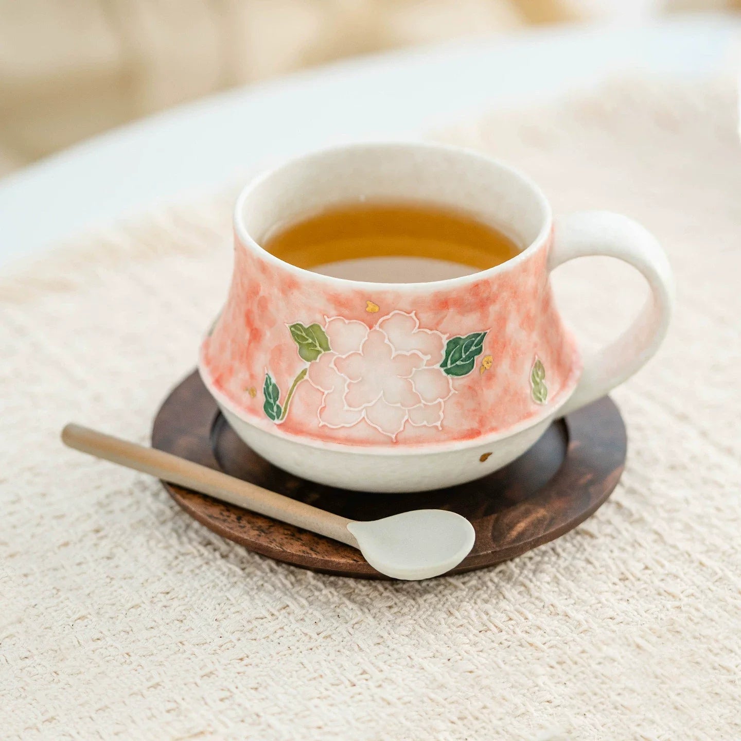 Round Dew Artisanal Ceramic Coffee Cup – Hand-Painted Peony Floral Design